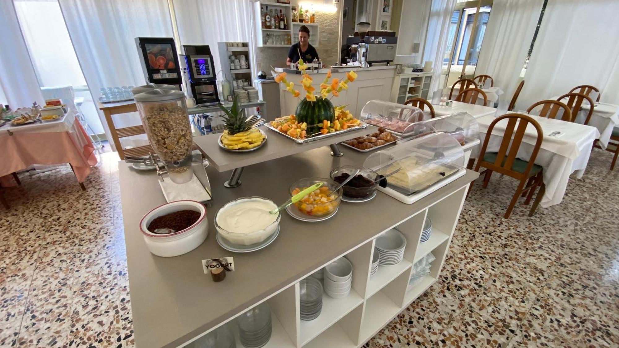 Fiorenza & Banksia Meuble Hotel
