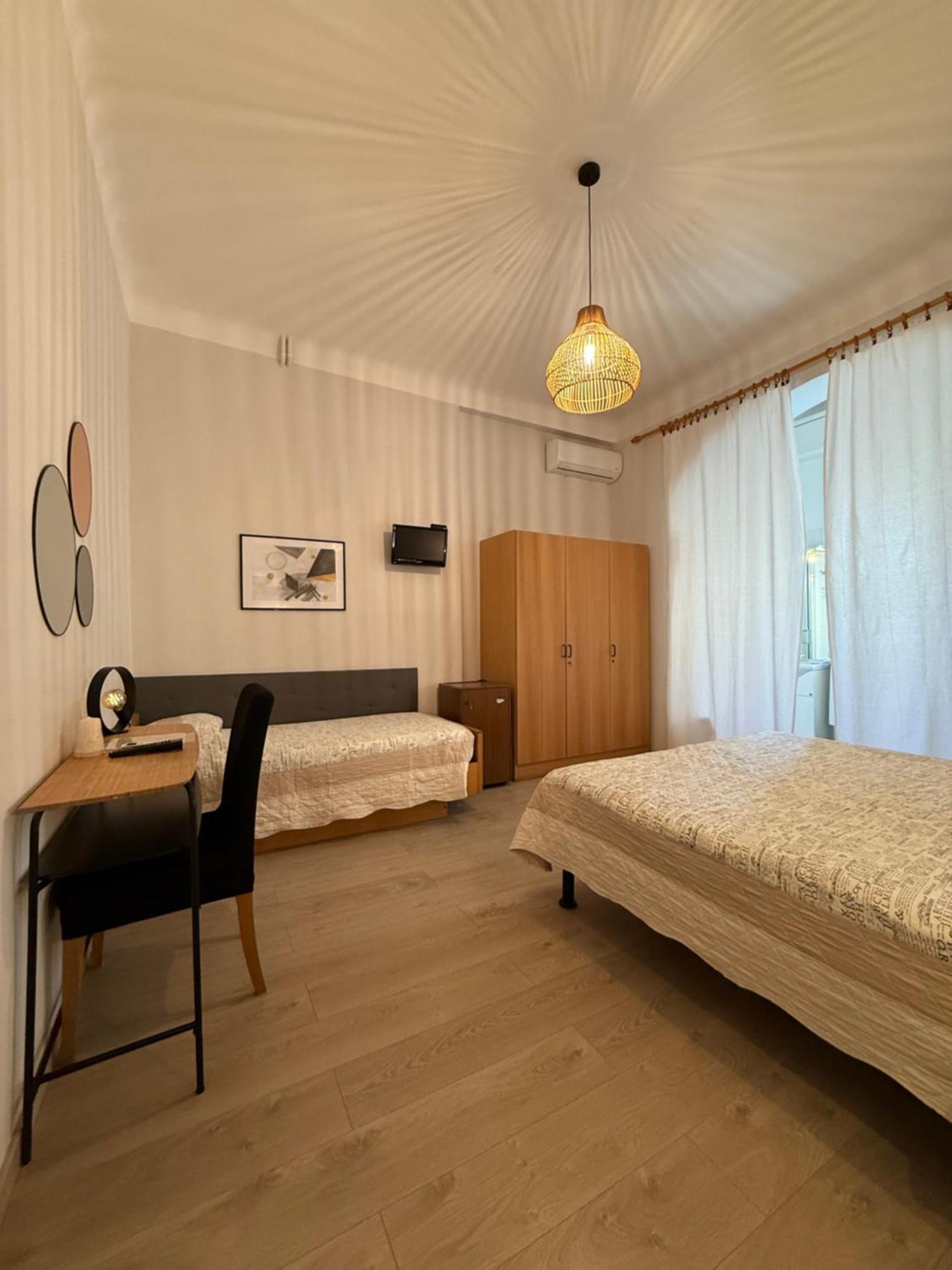 Fiorenza & Banksia Meuble Hotel