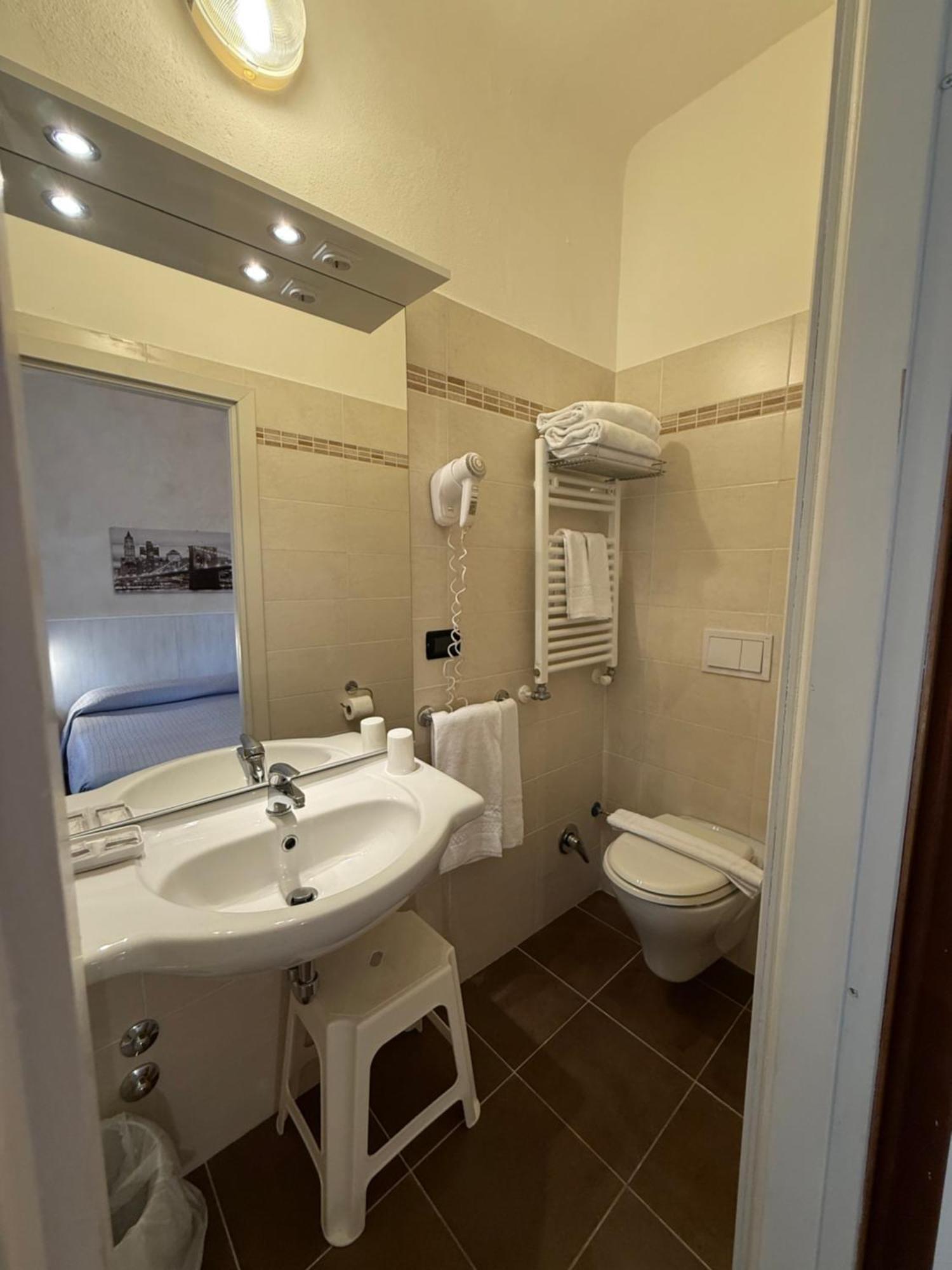 Fiorenza & Banksia Meuble Hotel 2*