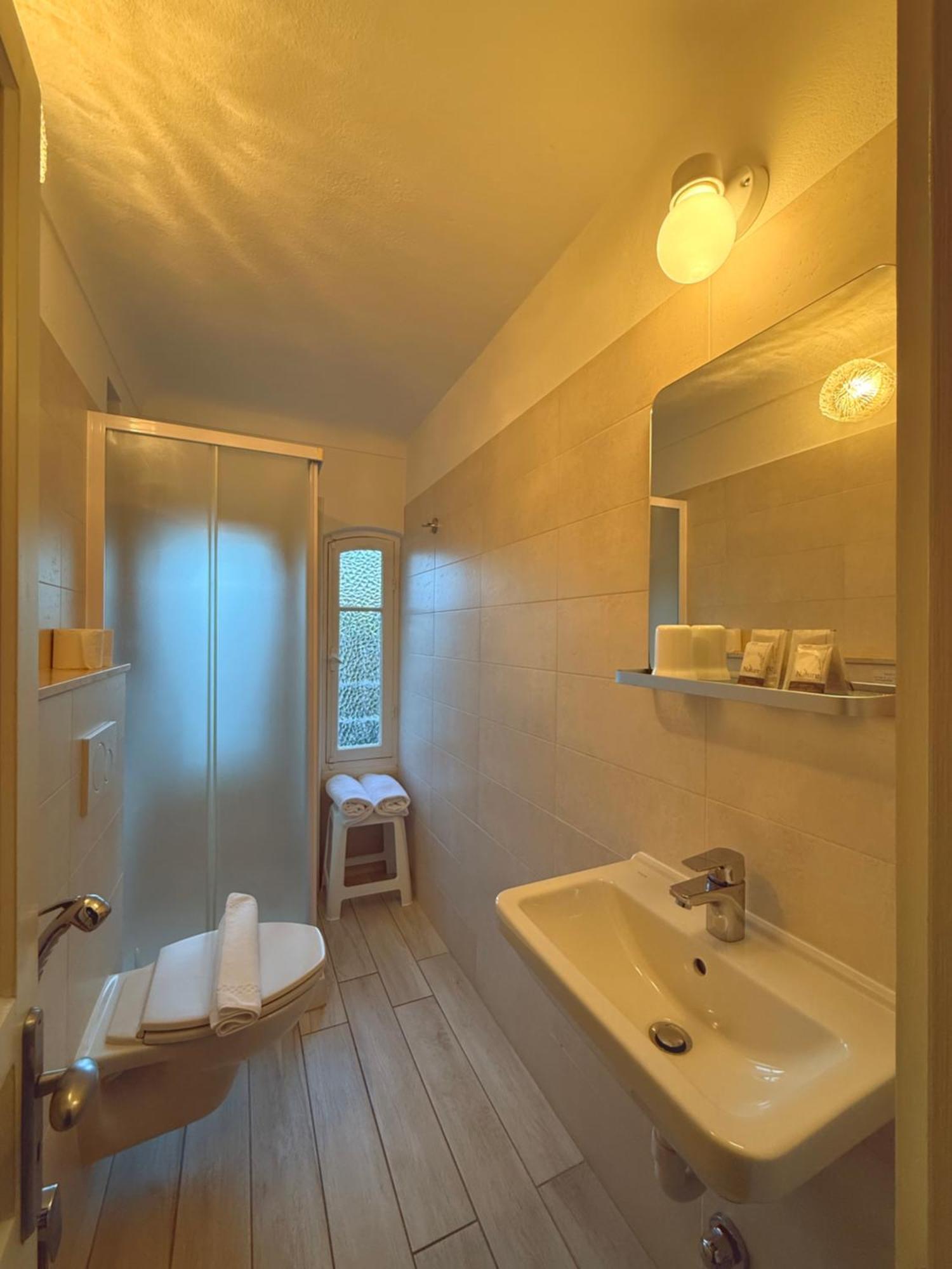 Fiorenza & Banksia Meuble Hotel 2*