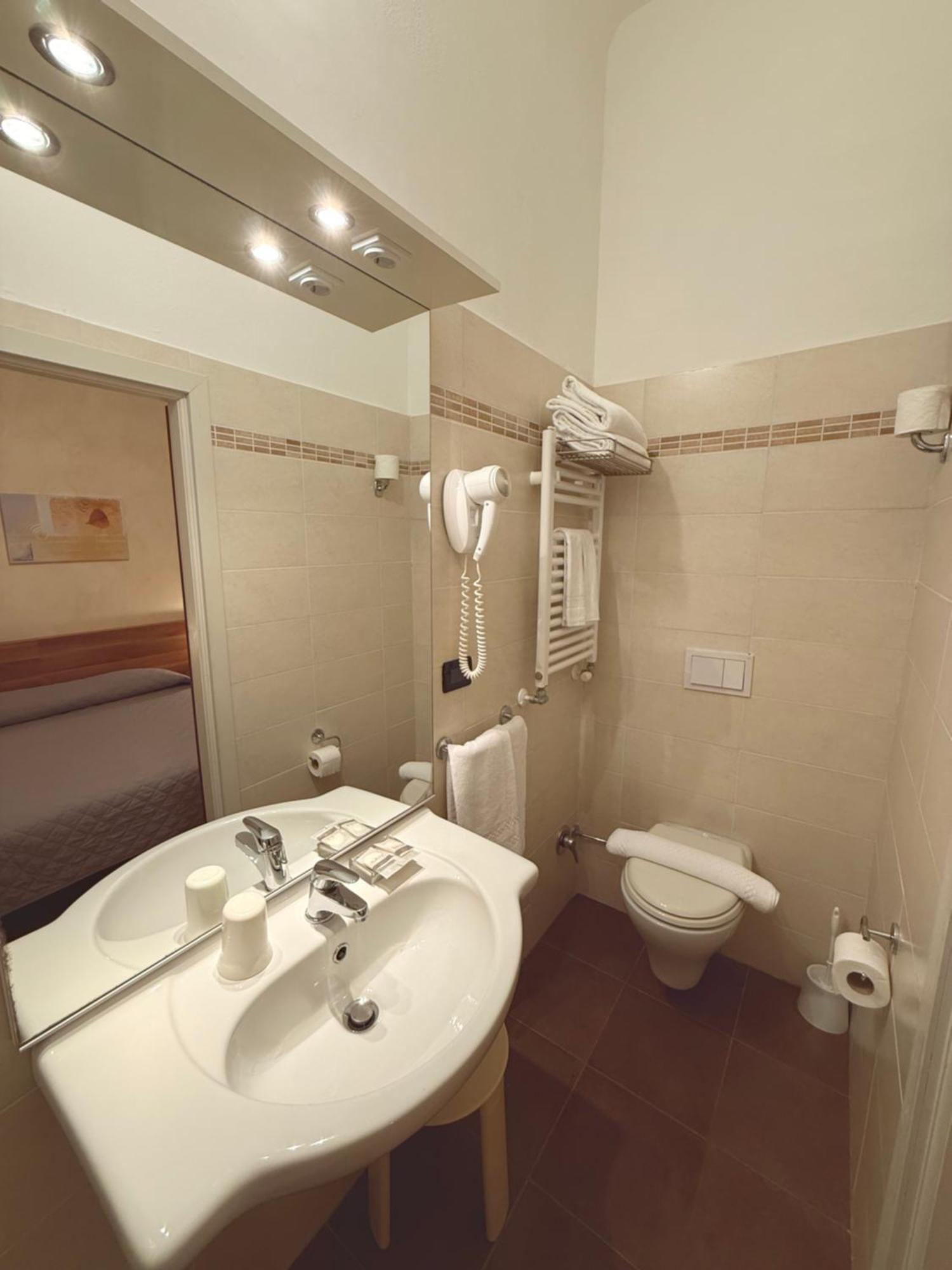 Hotel Fiorenza & Banksia Meuble